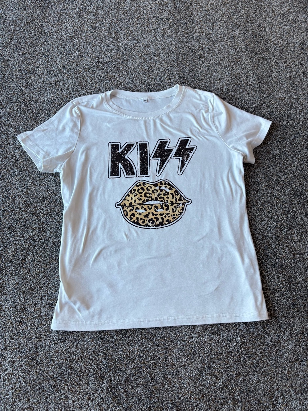 KISS Leopard Print Lips Graphic Tee White Short Sleeve Size M - Picture 1 of 3